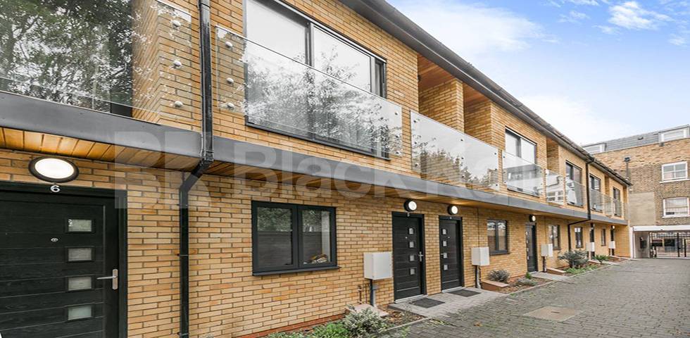 4 bedroom town house located on a private gated mews  Lotus Mews, Archway / Finsbury Park